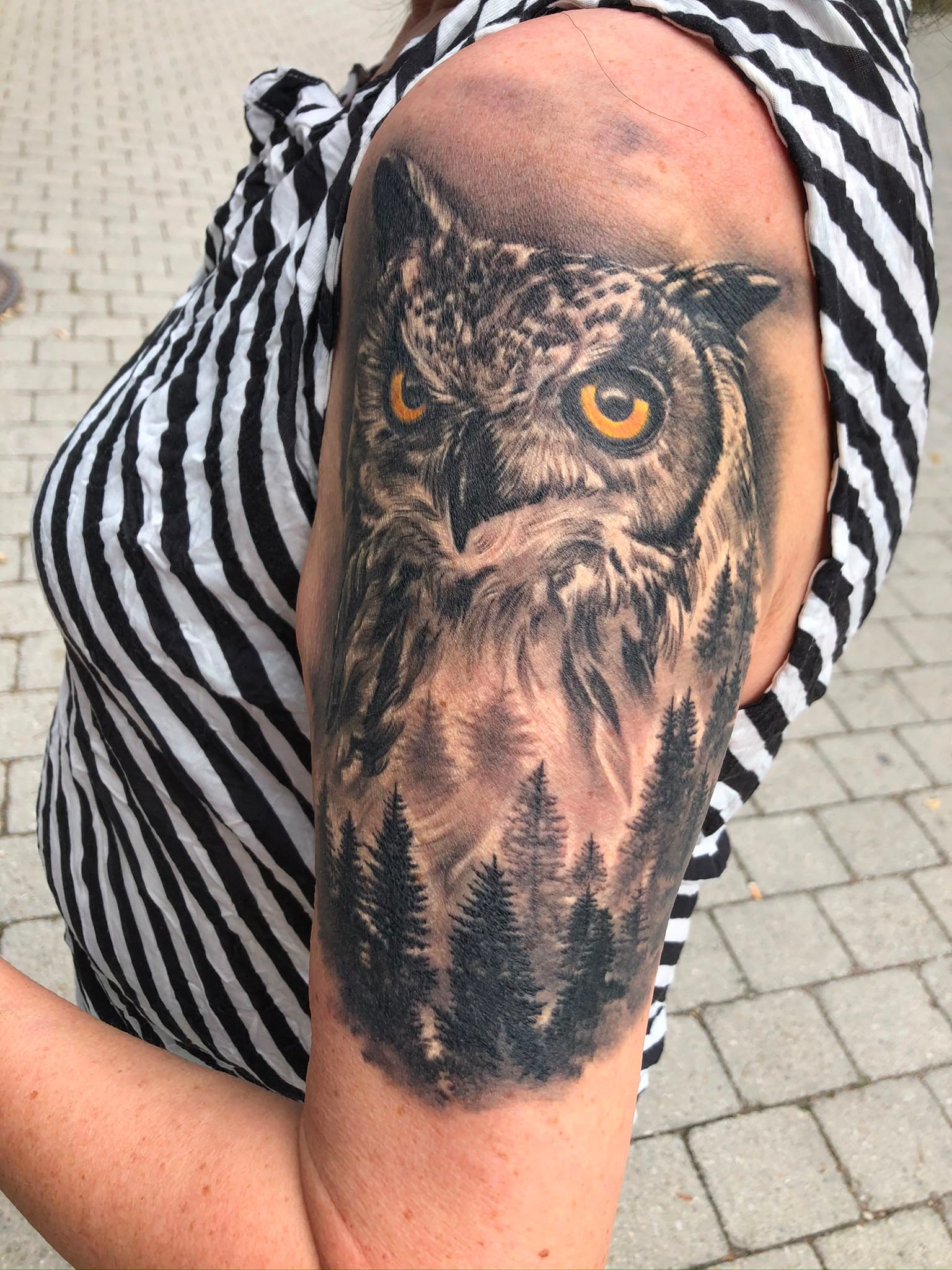 Uhu-Portrait am Oberarm