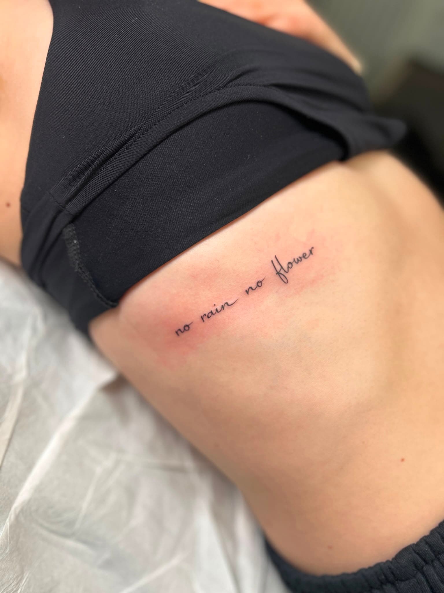 Schriftzug "No Rain No Flower"