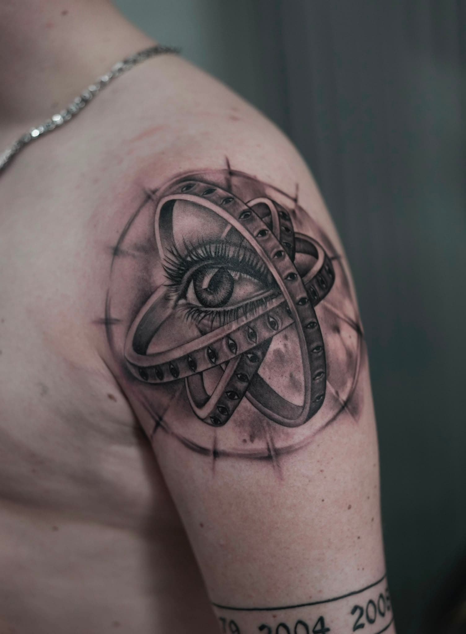 Auge im Atom-Symbol