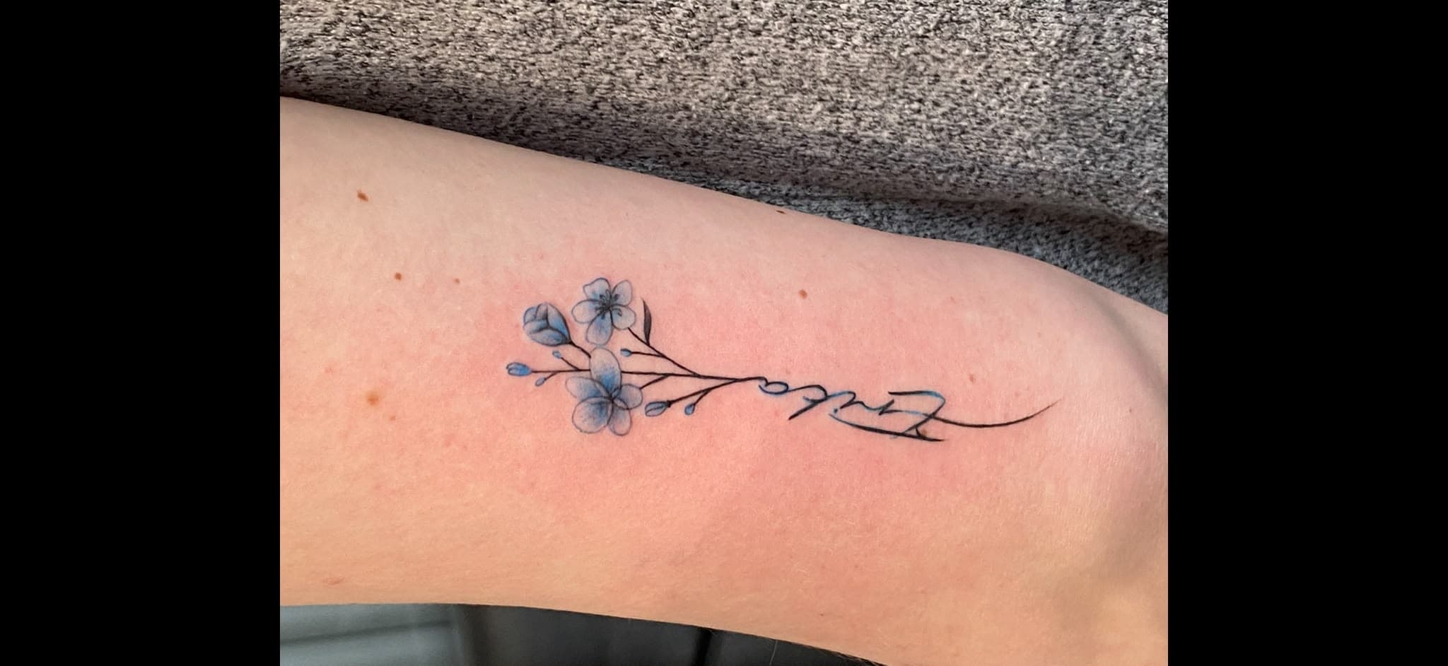 Blüten mit Schriftzug